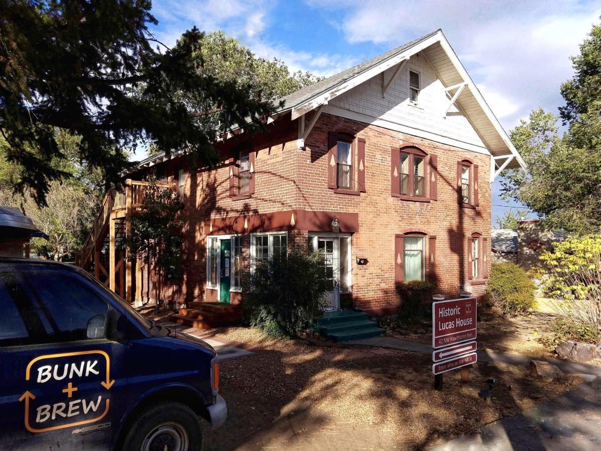 Bunk & Brew Historic Lucas House - Hostel Bend Exterior photo